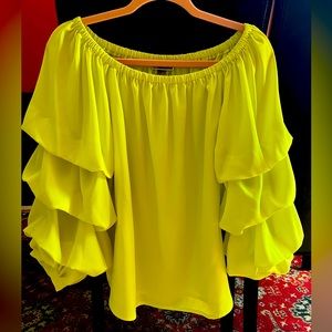 Chelsea28 Off the shoulder top in yellow! Ruffled long sleeves - Size S - EUC!!